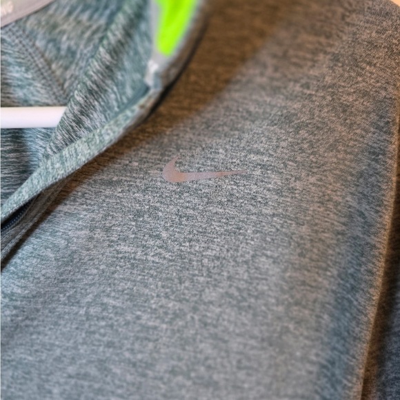 Nike Activewear Shirt Womens Medium Green Running DriFit Long Sleeve Quarter Zip - Picture 4 of 7